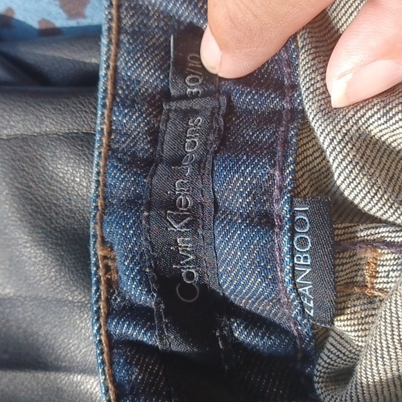 Calvin Klein Lean Boot Jeans, Women's Size 30/10x29" Long, 9" Rise, Raw Hem - Picture 6 of 7